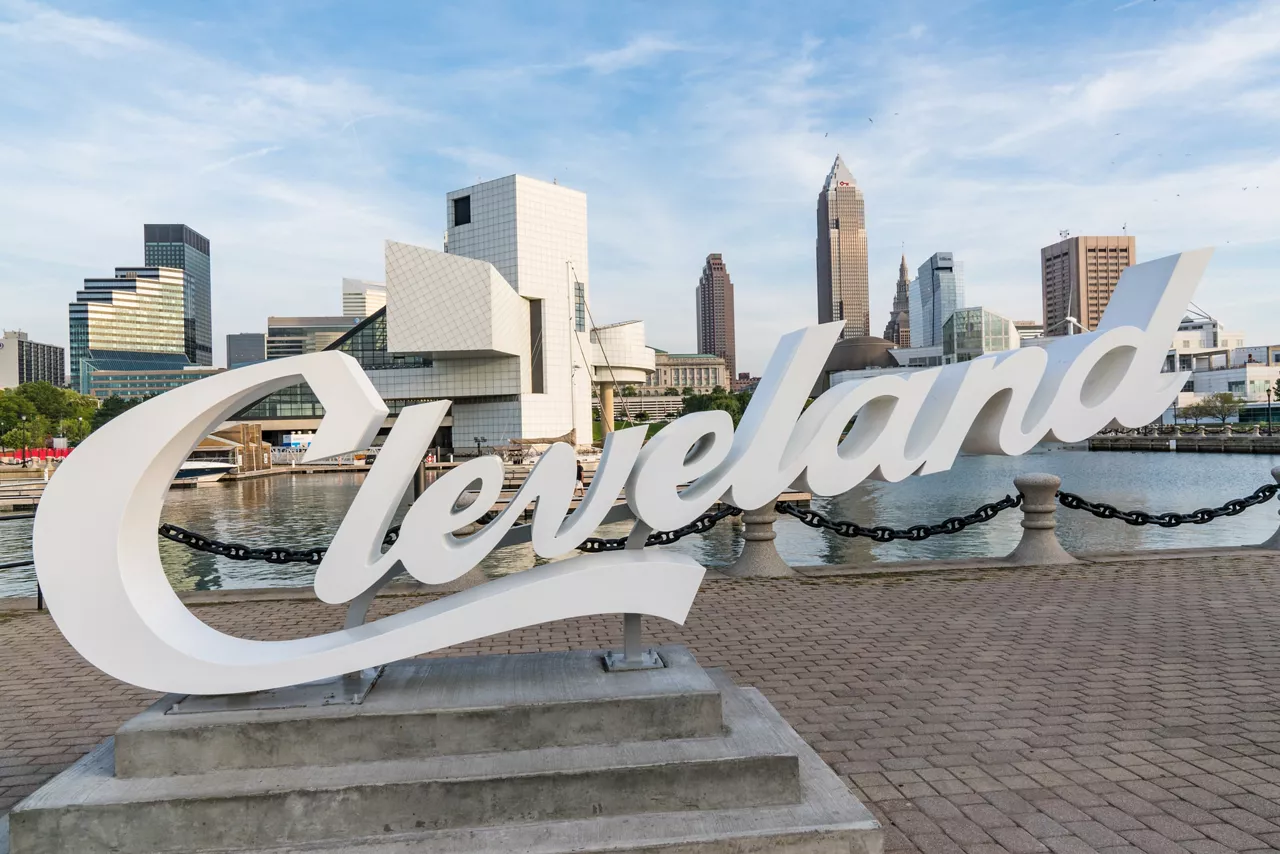 Cleveland sign with skyline