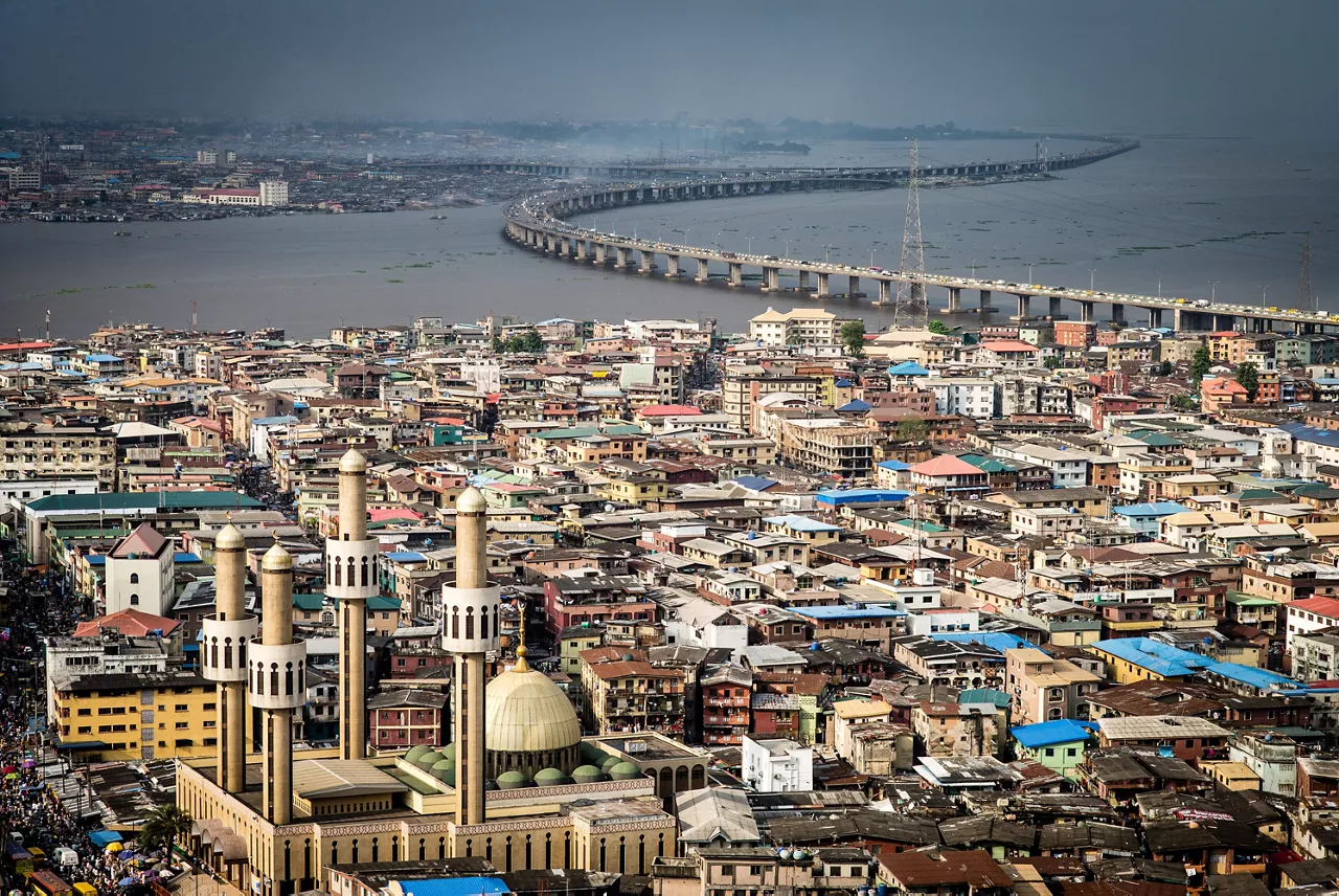 HIGH ANGLE VIEW OF BUILDINGS IN CITY