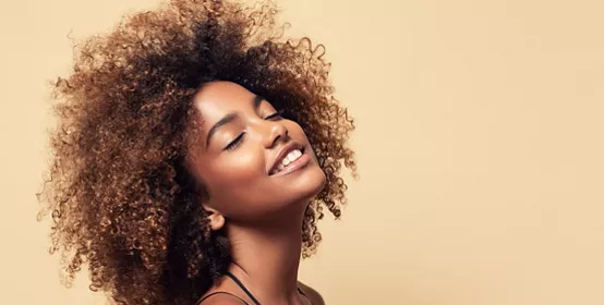Woman with curly hair 
