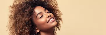 Woman with curly hair 