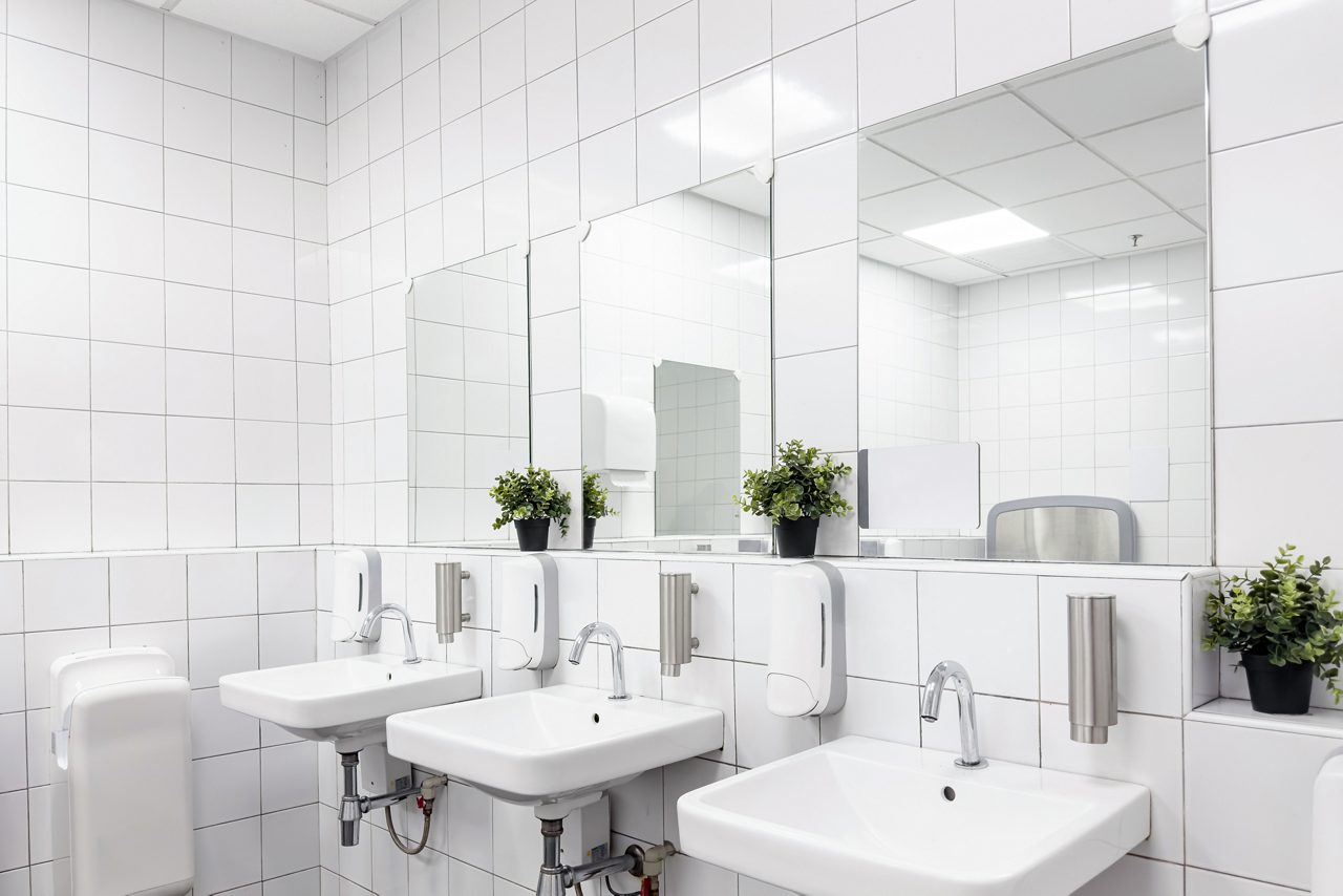 Banheiros públicos higienizados e bem conservados