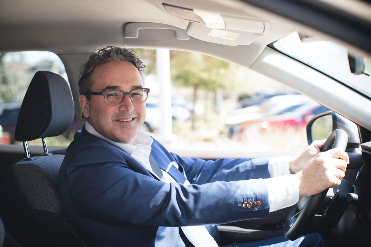 Headshot of Jeroen Bello while driving a car