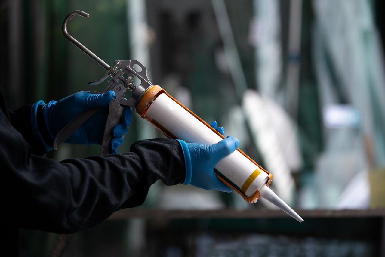 Craftsmen are using silicone adhesives for general and industrial applications. premium acetoxy silicone sealant