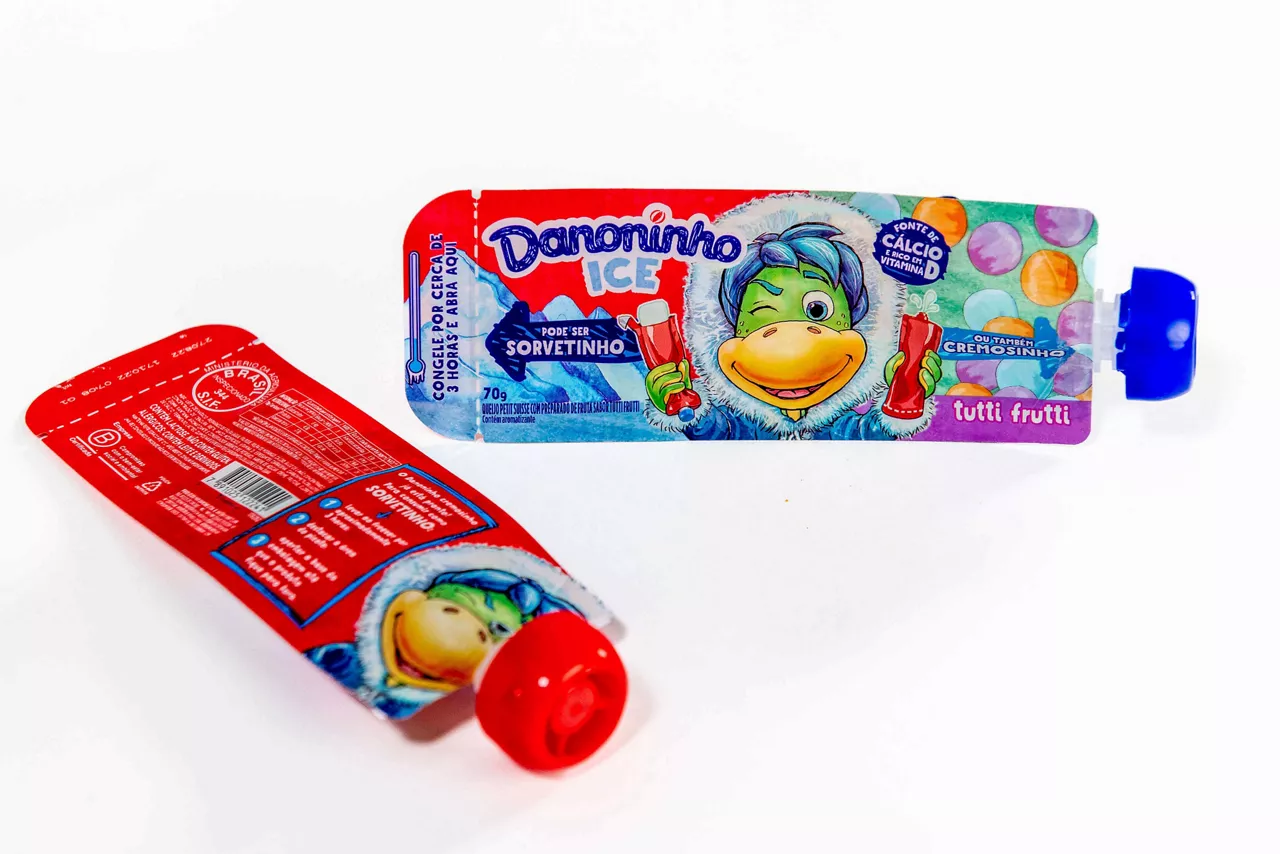 Danoniho ice yogurt pouch packaging