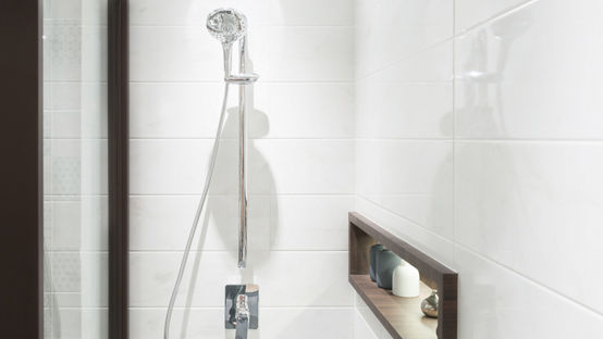 Shower with white tiles and built in shelf